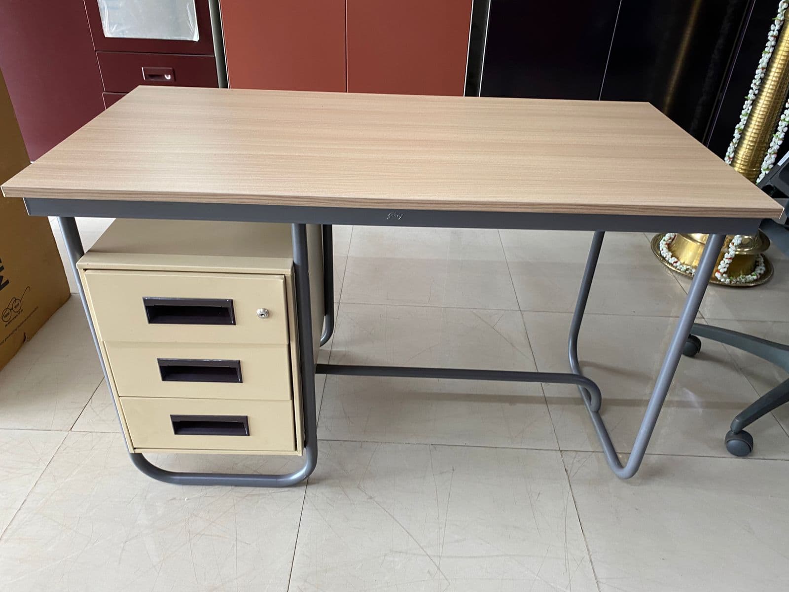 Godrej Office Table T-8 - Godrej Furniture Mohan Brothers